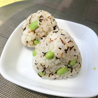 塩分補給にも！！おいしい！枝豆入り塩昆布おむすび